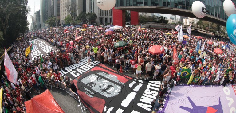 São Paulo (SP), 21/09/2025  Manifestantes participam de ato contra a PEC da Anistia e da Blindagem, no MASP. Foto: Paulo Pinto/Agência Brasil