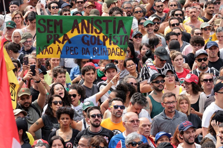 São Paulo (SP), 21/09/2025  Manifestantes participam de ato contra a PEC da Anistia e da Blindagem, no MASP