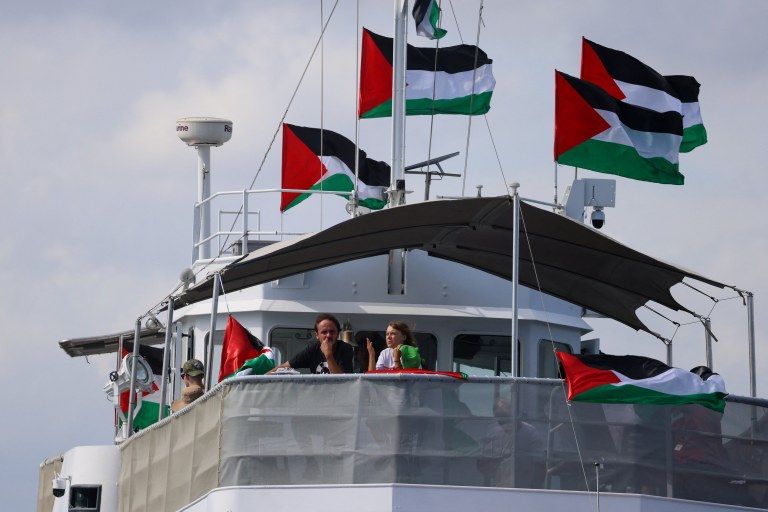 Barco parte da flotilha humanitária que tenta furar bloqueio naval de Israel a Gaza - 31/08/2025