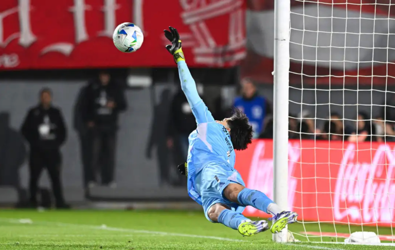 Rossi defende penalidade na Libertadores