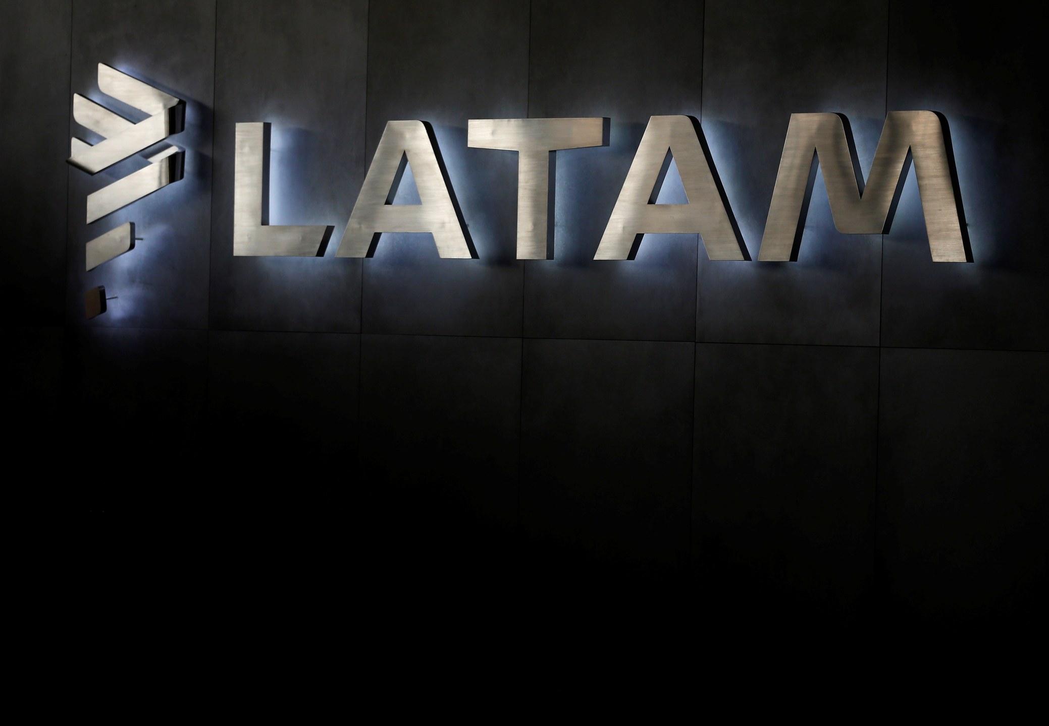 Logo da Latam em Santiago, no Chile - 25/4/2019