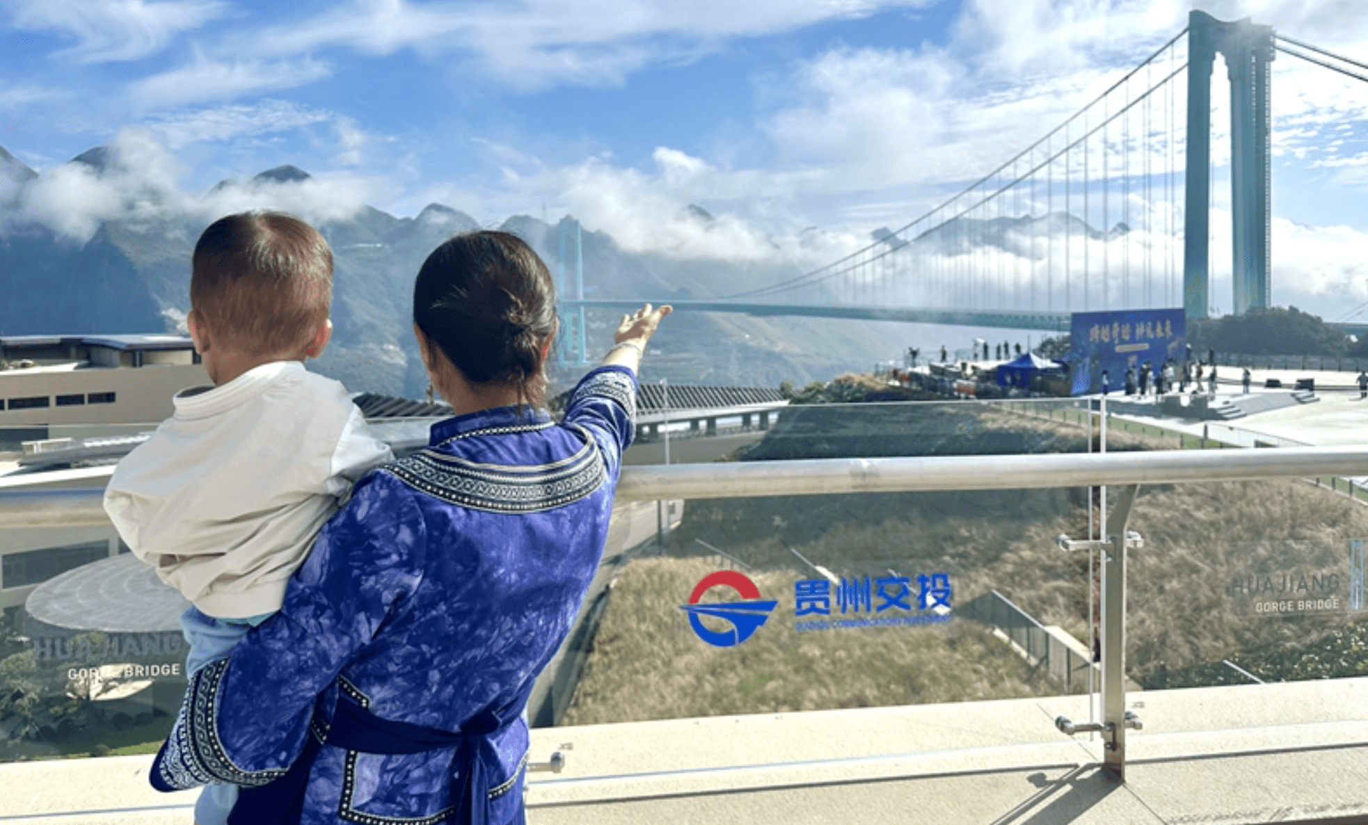 Ponte mais alta do mundo é inaugurada na China