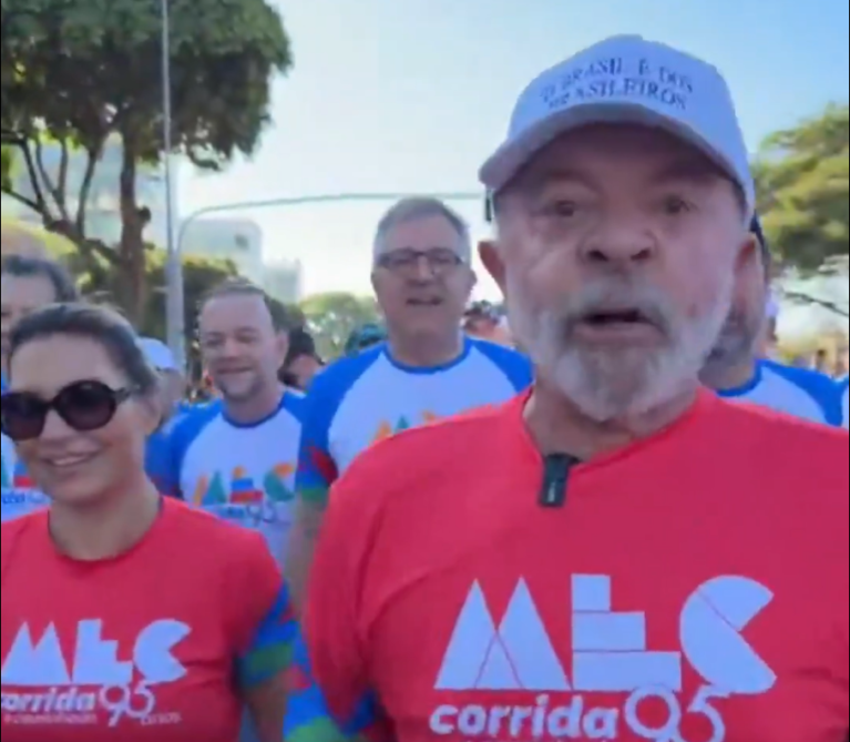 Lula durante a caminhada