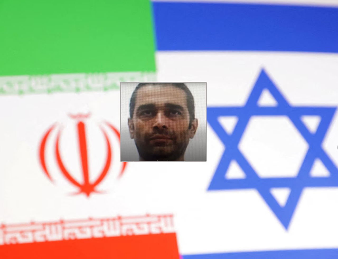 Bahram Choubi Asl e as bandeiras do Irã (à esq.) e de Israel ao fundo