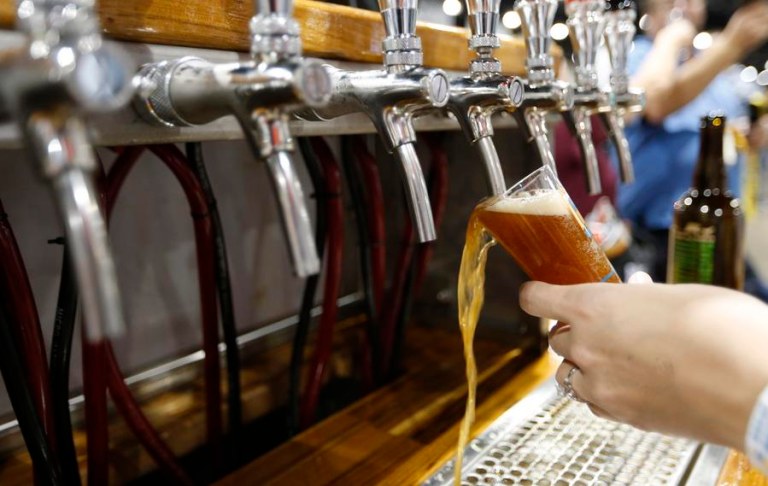 Observatório Econômico: História de sucesso da cerveja artesanal americana é ameaçada pelas tarifas de Trump