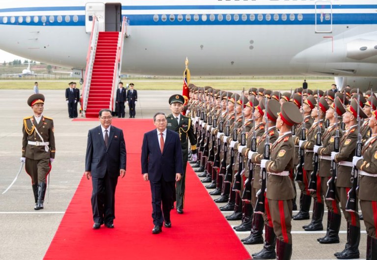 Primeiro-ministro chinês chega à RPDC para celebrações do 80º aniversário do PTC e visita