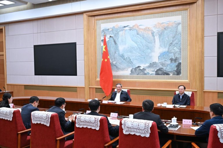 Primeiro-ministro chinês preside simpósio sobre situação econômica