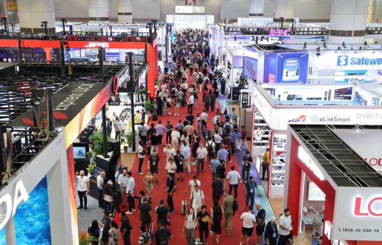 (Multimídia) Feira de Cantão começa no sul da China com número recorde de expositores e compradores