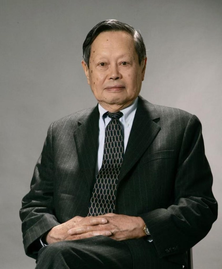 Chineses prestam homenagem ao falecido ganhador do Prêmio Nobel Chen Ning Yang