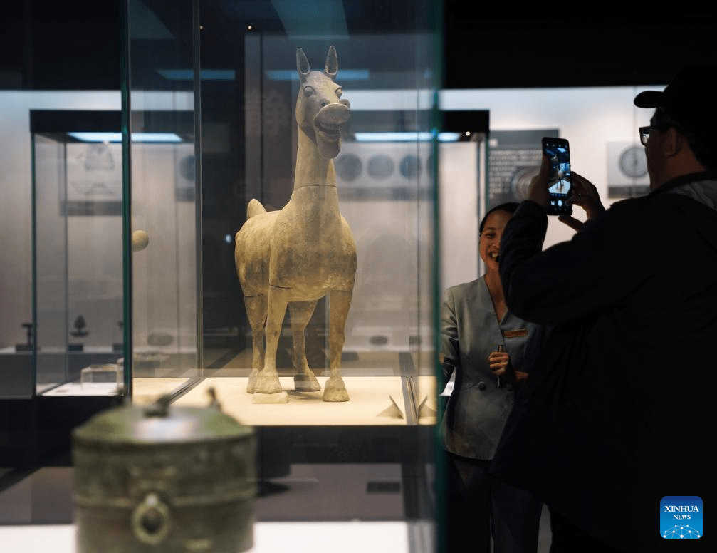 Turistas visitam Museu da Cultura Han no Distrito de Hepu, em Guangxi, sul da China