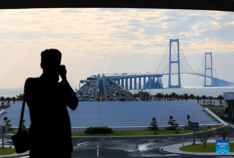 Ilha artificial ocidental da Ligação Shenzhen-Zhongshan inicia operação experimental para turismo em Guangdong