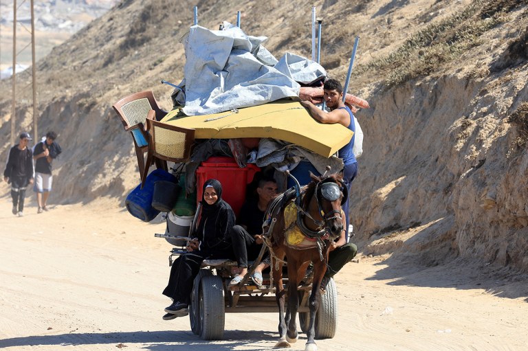 Palestinos fogem do norte de Gaza
30/9/2025