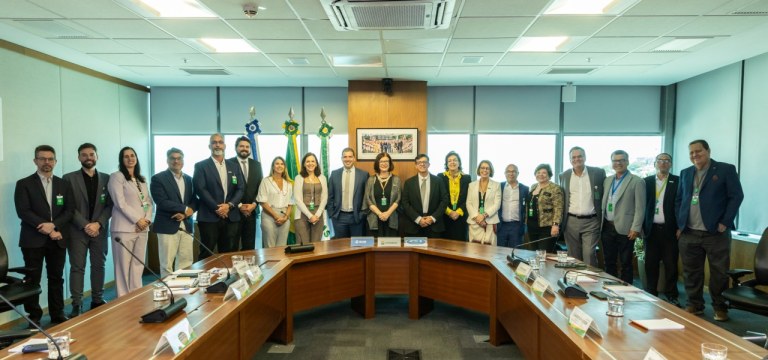 Diretoria executiva da Petrobras durante evento de assinatura dos contratos na sede da Petrobras