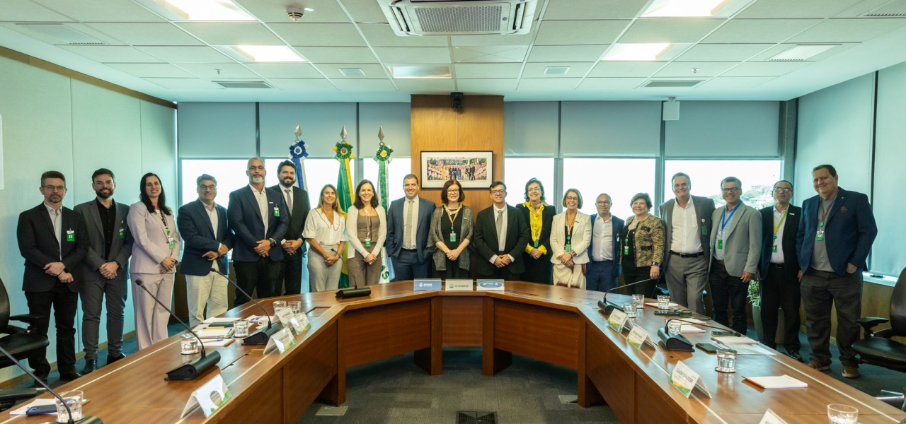 Diretoria executiva da Petrobras durante evento de assinatura dos contratos na sede da Petrobras