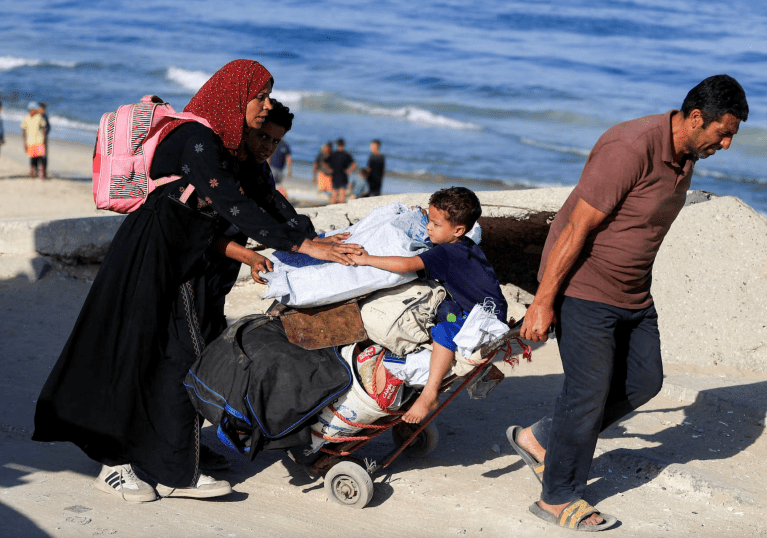 Palestinos retornam a Gaza após pausa no genocídio