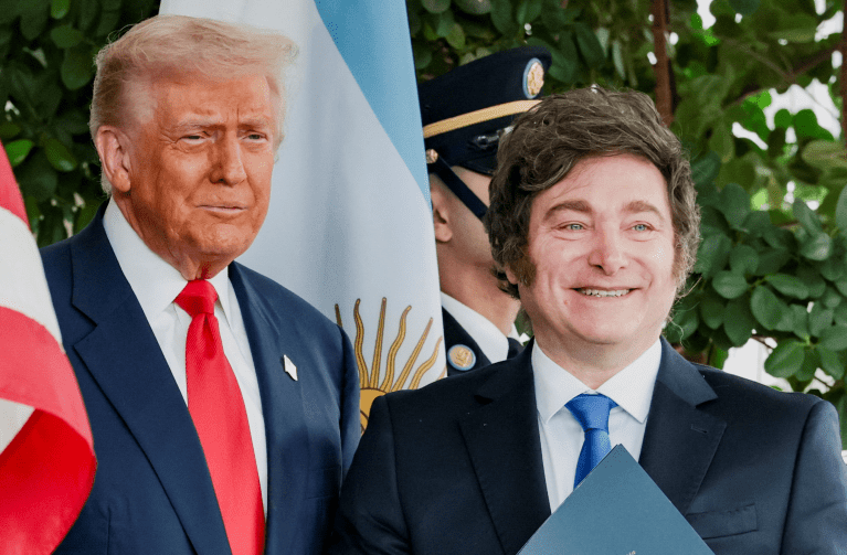 Presidentes dos EUA, Donald Trump,  e  da Argentina, Javier Milei, se reúnem na Casa Branca