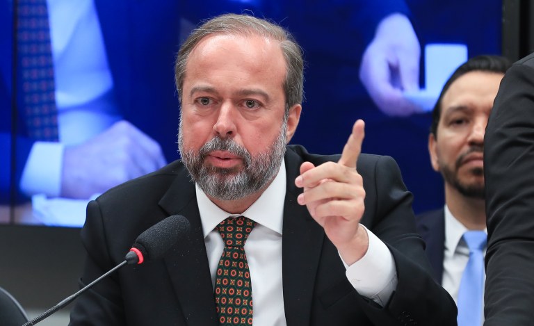 Brasília - 15/10/2025 - Sessão da Comissão de Relações Exteriores e de Defesa Nacional da Câmara dos Deputados realiza audiência pública para ouvir o ministro de Minas e Energia, Alexandre Silveira