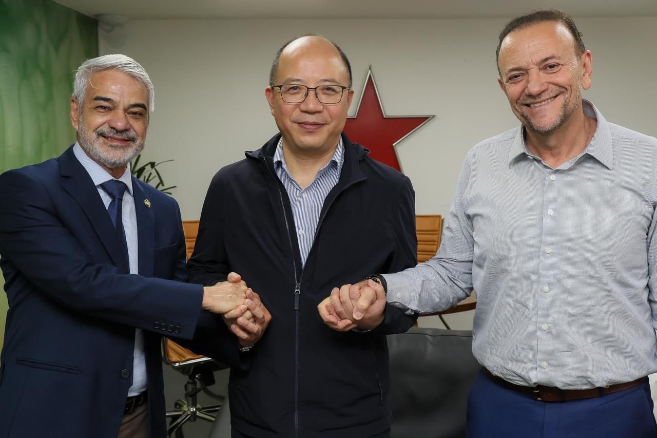 Edinho Silva e Wang Jialei