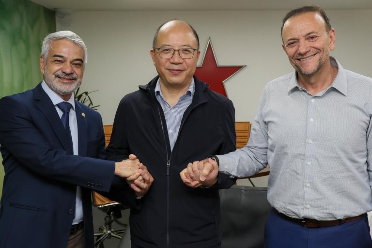 Edinho Silva e Wang Jialei