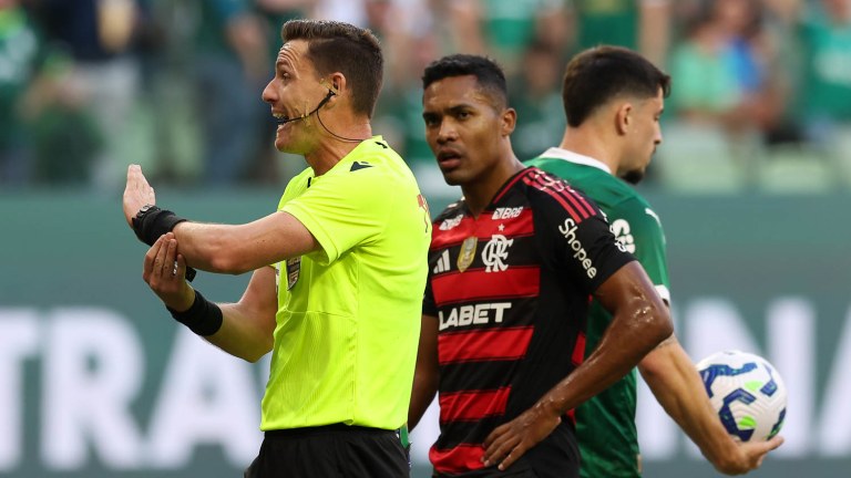 O jogo entre as equipes da SE Palmeiras e CR Flamengo, durante partida válida pela décima rodada, do Campeonato Brasileiro, Série A, na arena Allianz Parque.