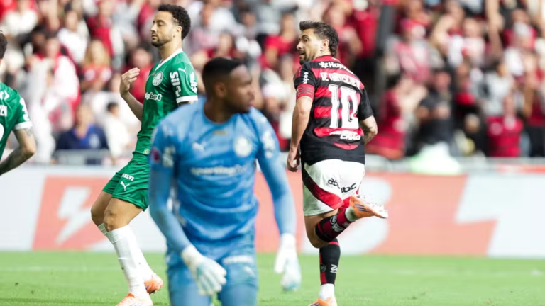 Arrascaeta em duelo entre Flamengo e Palmeiras pelo Campeonato Brasileiro