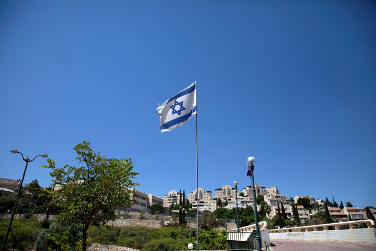Bandeira de Israel em assentamento na Cisjordânia ocupada