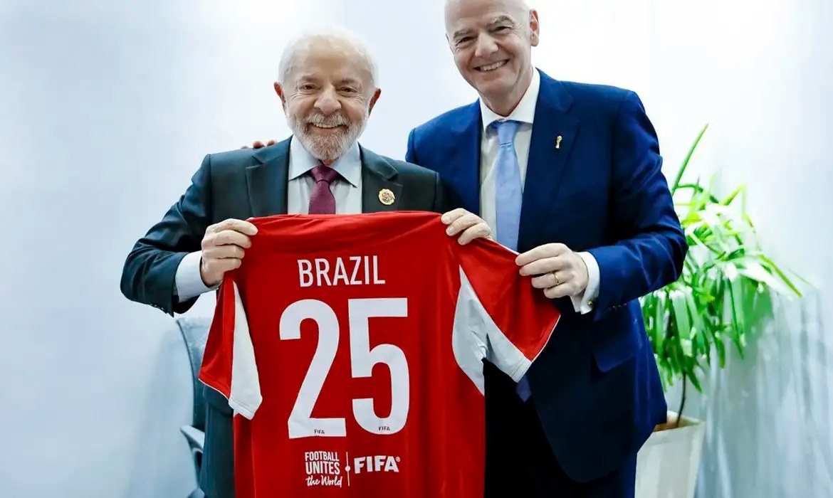 O presidente Luiz Inácio Lula da Silva e o presidente da Fifa, Gianni Infantino, em Kuala Lumpur, Malásia - 26/10/2025