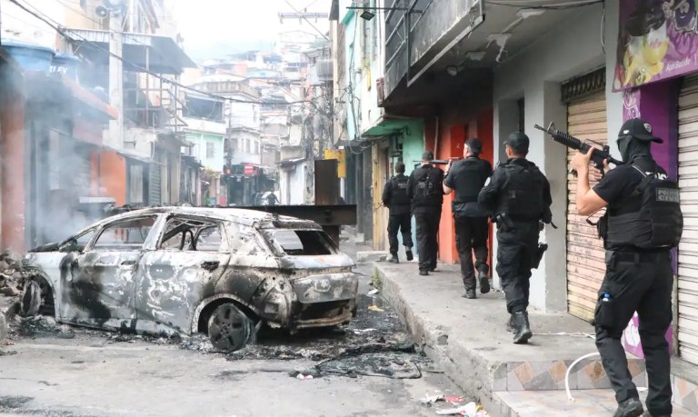 Rio de Janeiro entra em estágio 2 de atenção após operação contra facções criminosas matar 64 pessoas