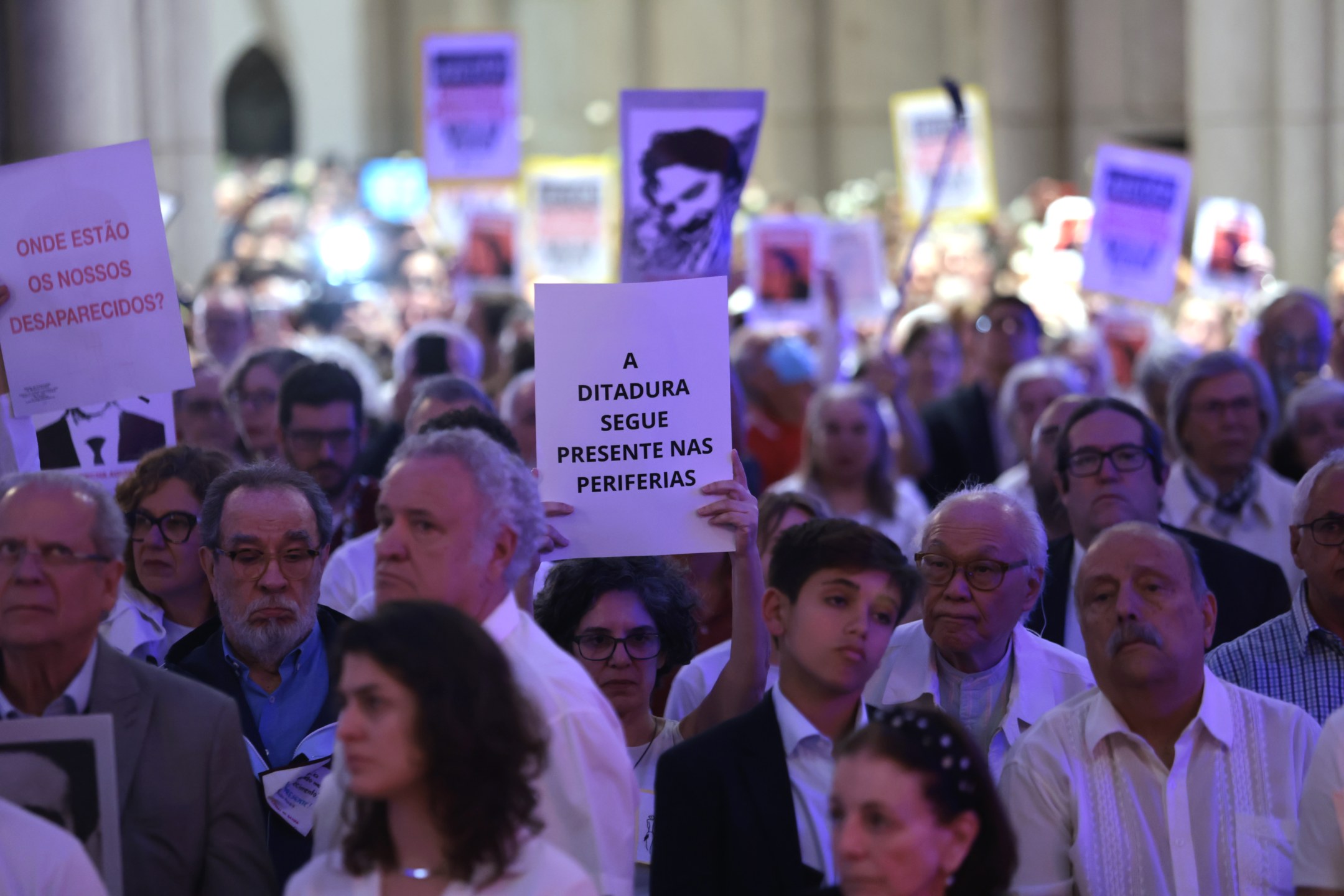 São Paulo (SP) - 25/10/2025 - Ato Interreligioso na Igreja da Sé, lembrando o jornalista Vladimir Herzog, morto pelo regime militar no dia 25 de outubro de 1975