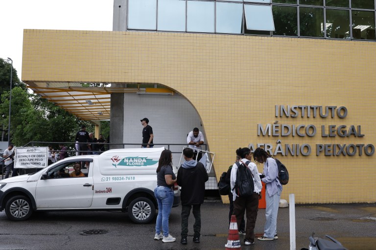 Rio de Janeiro (RJ), 30/10/2025 – Atendimento aos familiares durante o reconhecimento dos corpos dos mortos na Operação Contenção no Instituto Médico Legal.