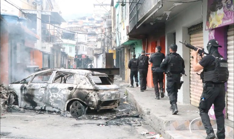 Policiais na zona norte do município do Rio