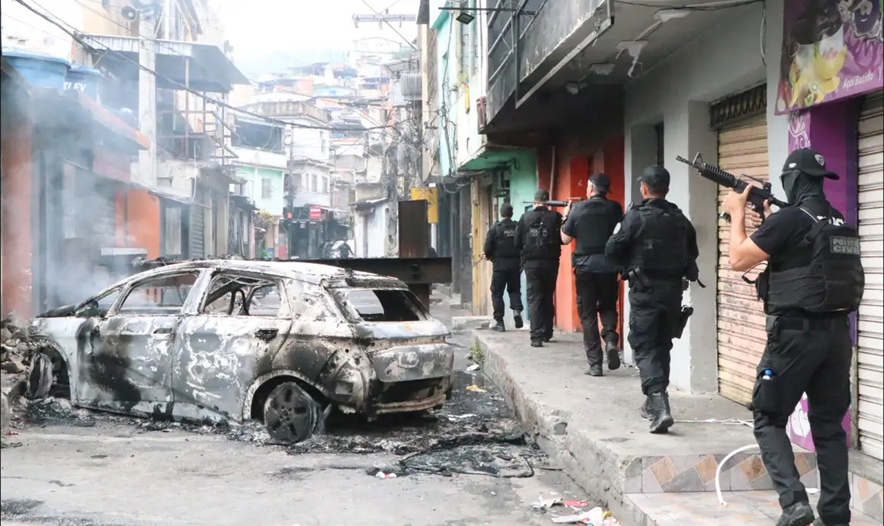 Policiais na zona norte do município do Rio