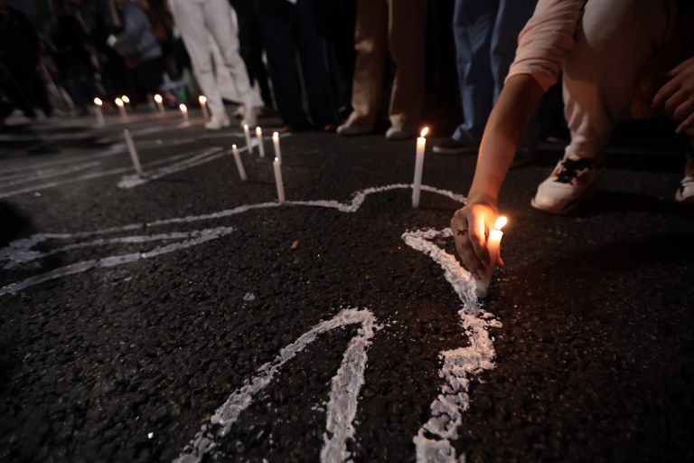 São Paulo (SP) - 31/10/2025 - Pessoas na Avenida Paulista durante manifestação contra chacina no Rio de Janeiro