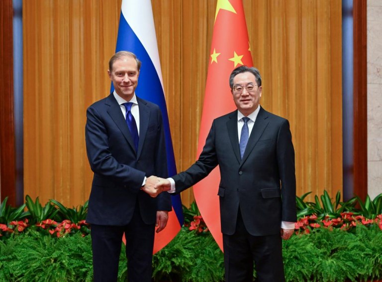 China e Rússia prometem reforçar ainda mais a cooperação em investimento