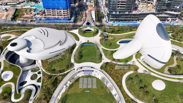 Praça Cultural da Baía de Shenzhen em Guangdong inicia operação experimental