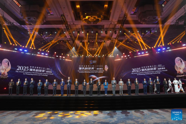 Conferência Mundial da Internet premia projetos pioneiros em ciência e tecnologia