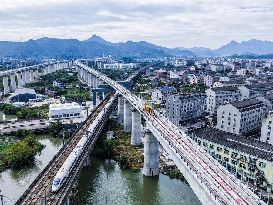 (Multimídia) Investimento em ativos fixos da China cai 1,7% nos primeiros dez meses