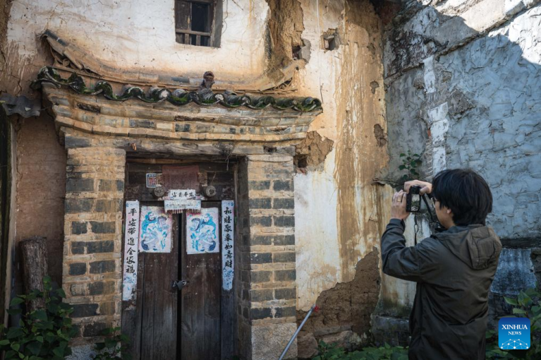 Jovem herdeiro Zhang Hang revive antiga arte de gato guardião em Yunnan, no sudoeste da China