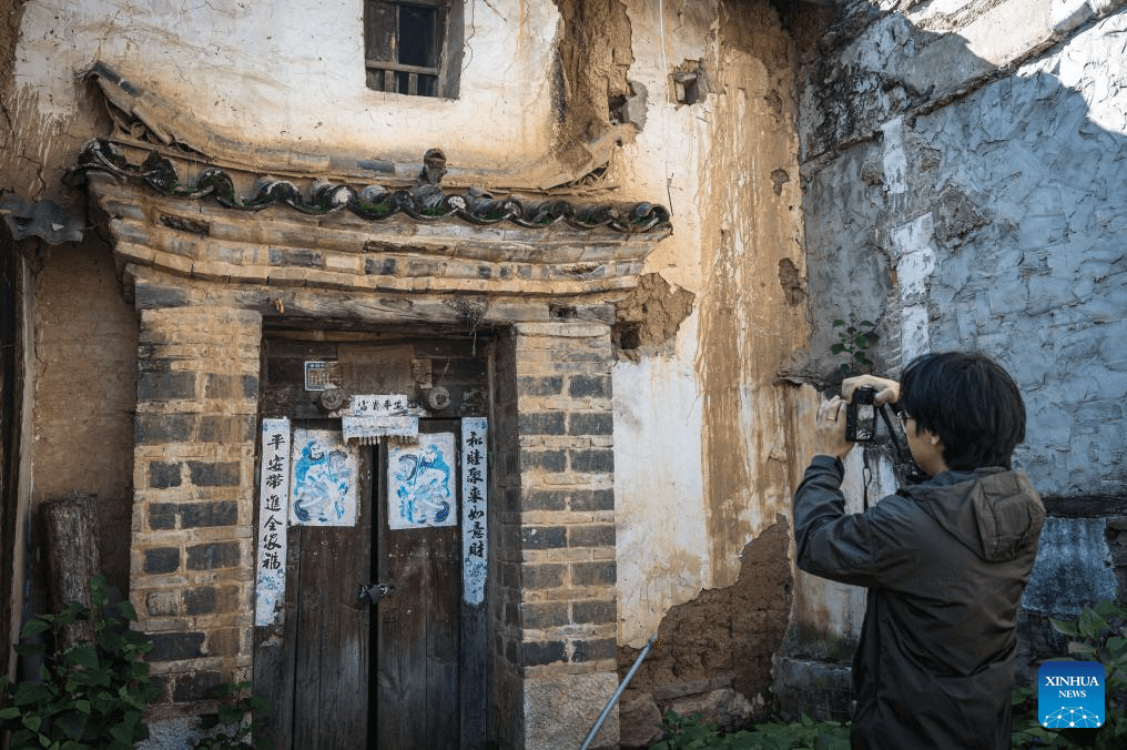 Jovem herdeiro Zhang Hang revive antiga arte de gato guardião em Yunnan, no sudoeste da China