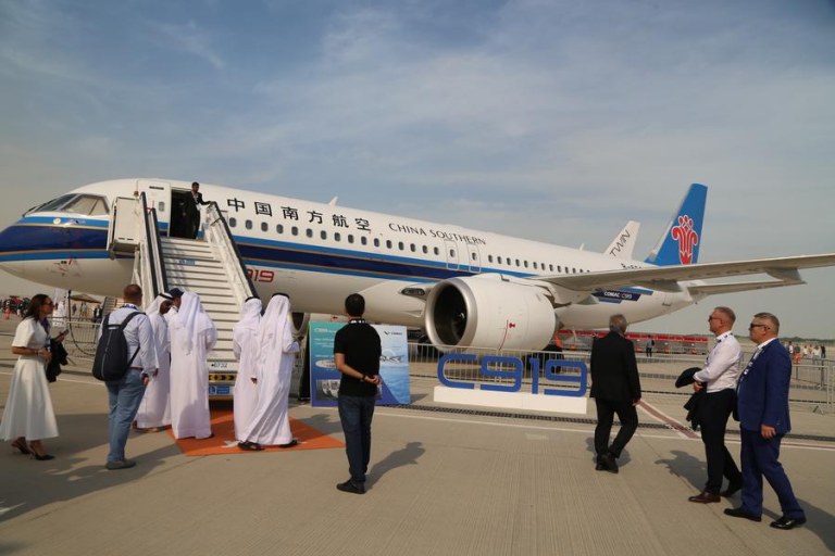 C919 estreia no Dubai Airshow enquanto indústria se anima com fabricação aeroespacial chinesa
