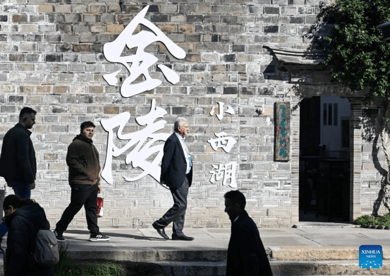 Prefeitos e representantes municipais de 10 países visitam a cidade chinesa de Nanjing