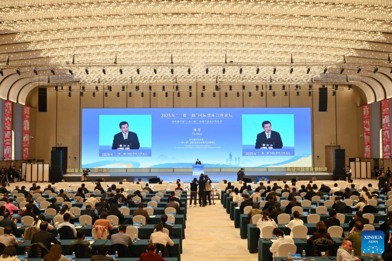 Fórum de cooperação internacional de think tanks sobre Cinturão e Rota é realizado no leste da China