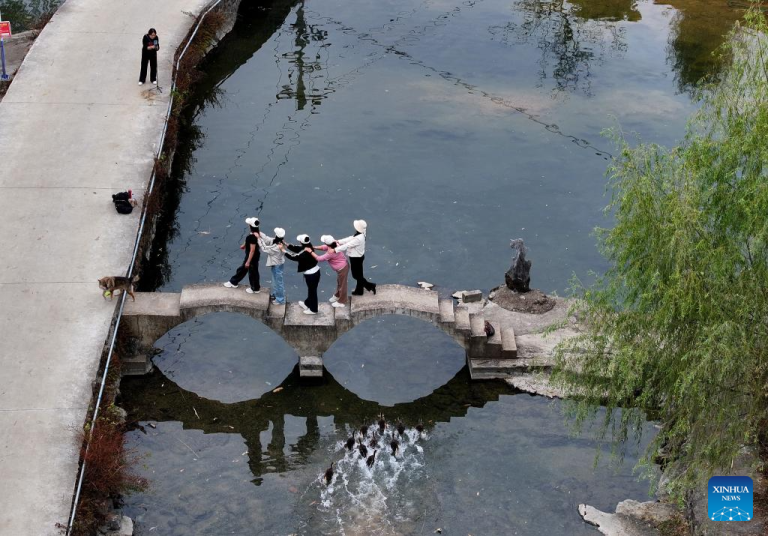Zona rural da região chinesa de Guangxi apresenta diversas pontes