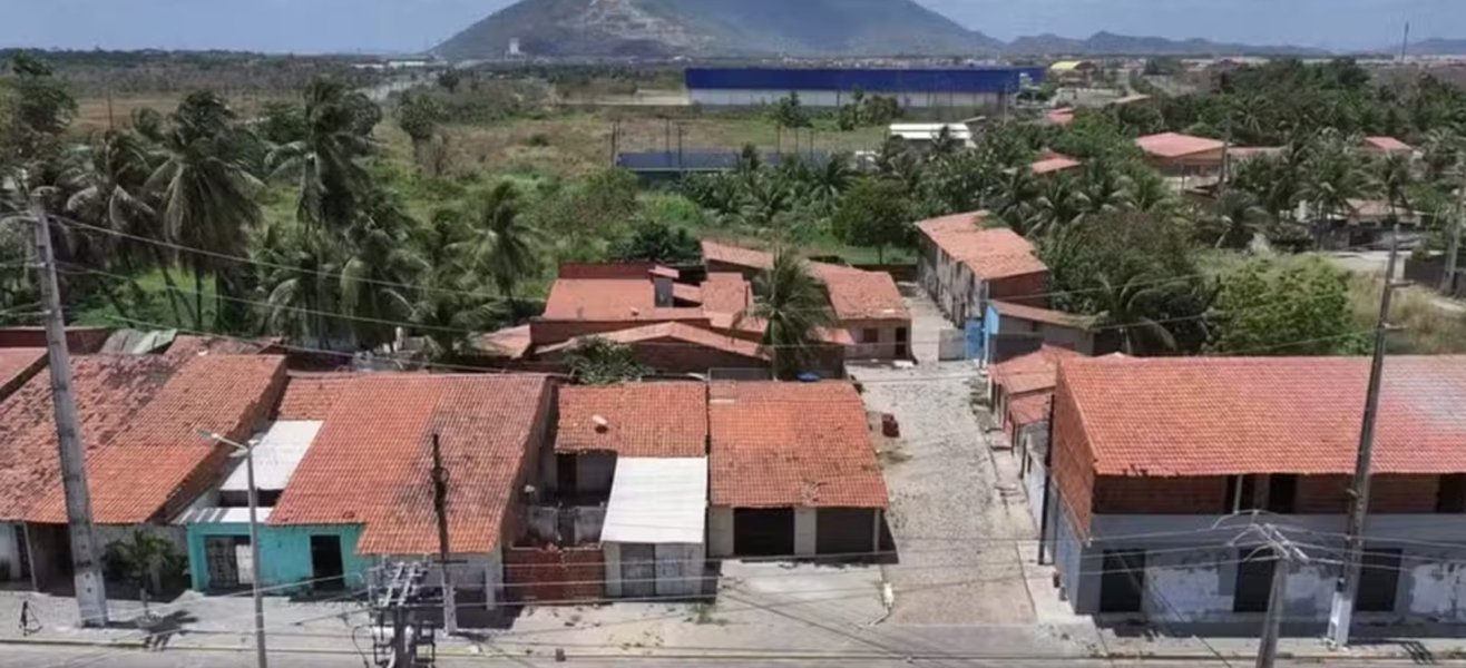 Criminosos expulsaram todos os moradores de uma vila com cerca de 30 residências em Pacatuba, na Grande Fortaleza