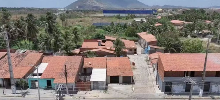 Criminosos expulsaram todos os moradores de uma vila com cerca de 30 residências em Pacatuba, na Grande Fortaleza