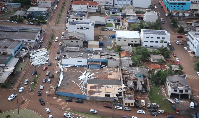 Devastação no Paraná após tornado - 08/11/2025