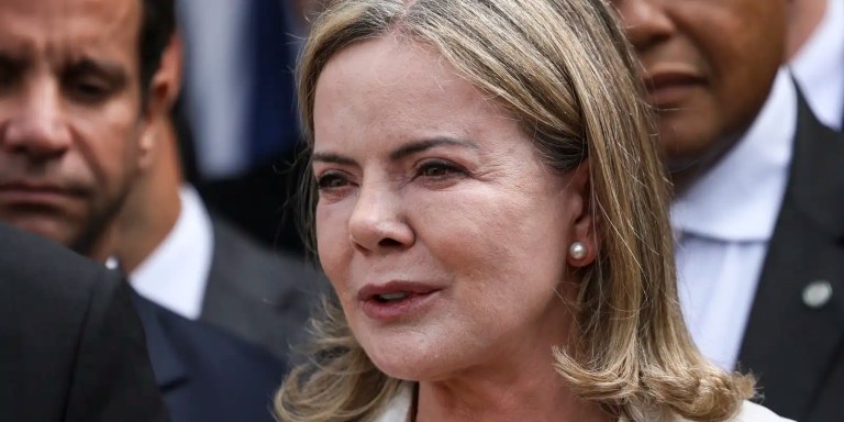 Ministra-chefe da secretaria de Relações Institucionais, Gleisi Hoffmann, em entrevista com a imprensa