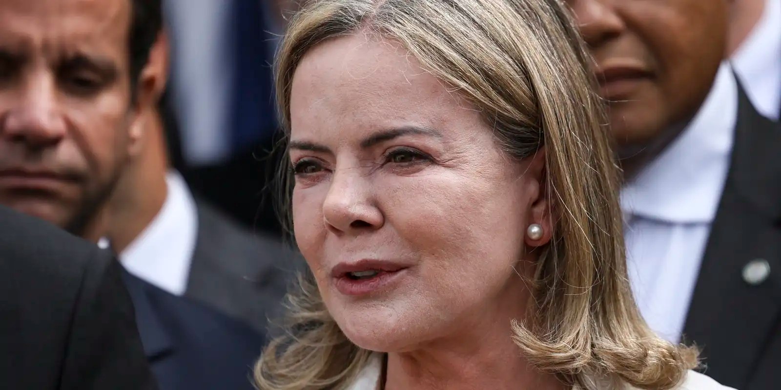 Ministra-chefe da secretaria de Relações Institucionais, Gleisi Hoffmann, em entrevista com a imprensa