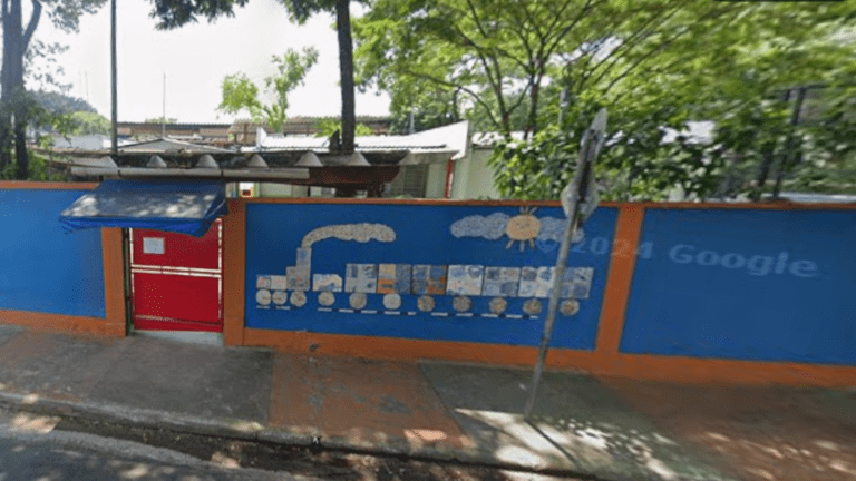 Fachada da Escola Municipal Antonio Bento