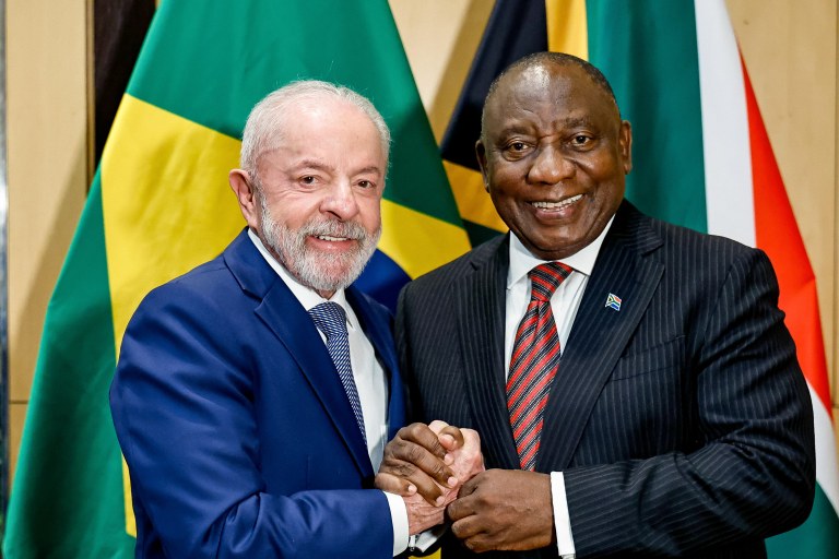 O presidente Luiz Inácio Lula da Silva durante reunião bilateral com o presidente da África do Sul, Cyril Ramaphosa, no centro de Convenções de Sandton, em Joanesburgo, África do Sul - 21/11/2025